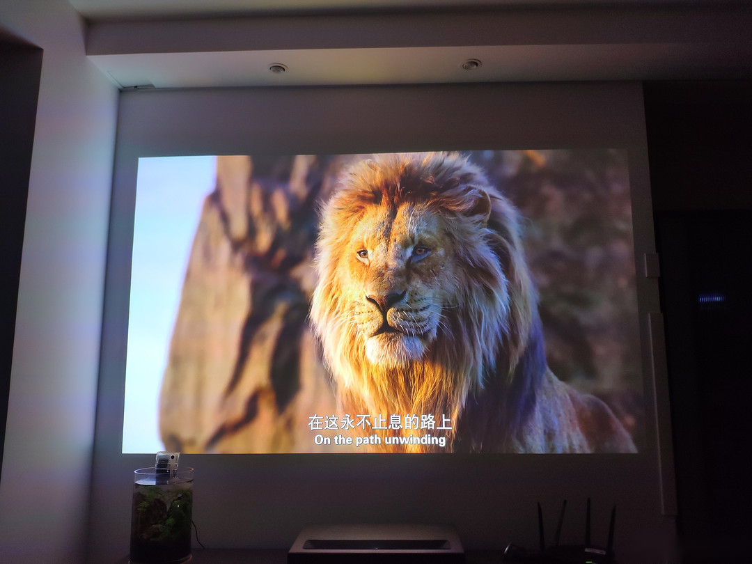 性价比高的激光电视如何选？峰米全色激光Kaiyun 开云电视T1告诉你答案(图2)